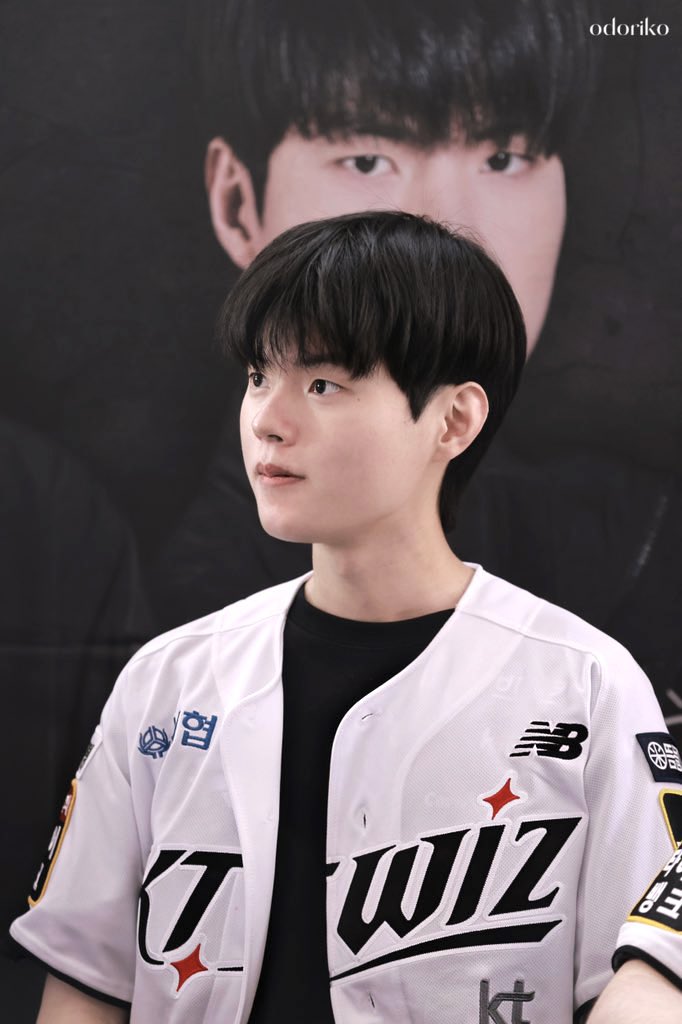 DelynaDeft's tweet photo. @odorikoarchive 

Hello, next time I'd like to hold an event, it's Deft's birthday. Can I use this photo to print it out and give it to the attendees as a gift?

Sorry I have to use this method because I can't text you separately https://t.co/1oEZ7f3bxl
