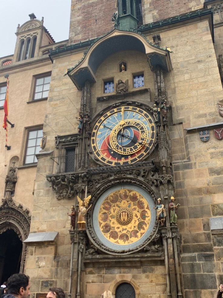 dreamhacts's tweet photo. ¡Buenos días y feliz aniversario a mis dulces de coco! 

Hoy estamos en las calles de Praga, así que quiero verlos paseando, ¡pueden invitarme si quieren ir a algún lugar acompañados! Otra vez, feliz aniversario. 

— 🍭 https://t.co/IMOfpMENcQ