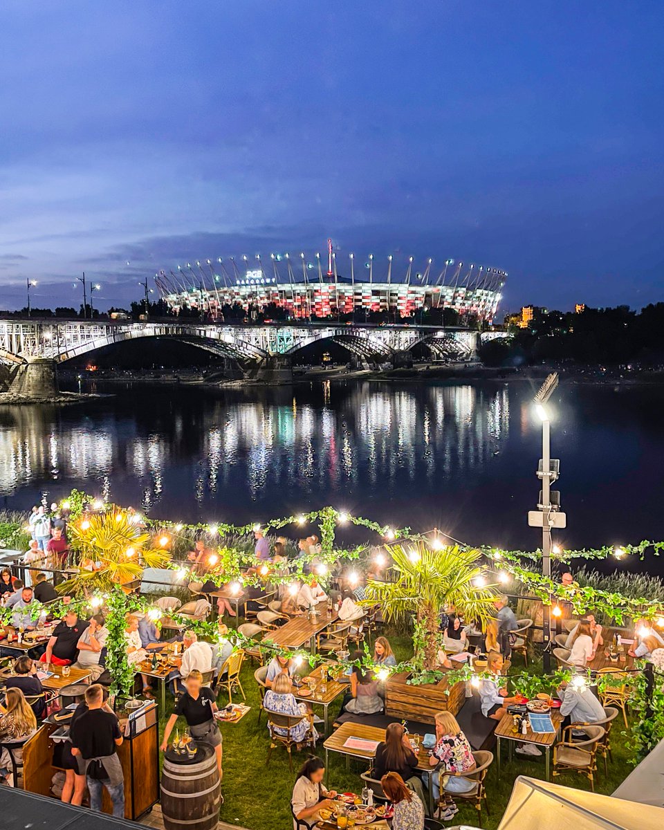Good night 🌇🌠
#POLTUR 🇵🇱🇹🇷 #euro2024 #DiscoverWarsaw