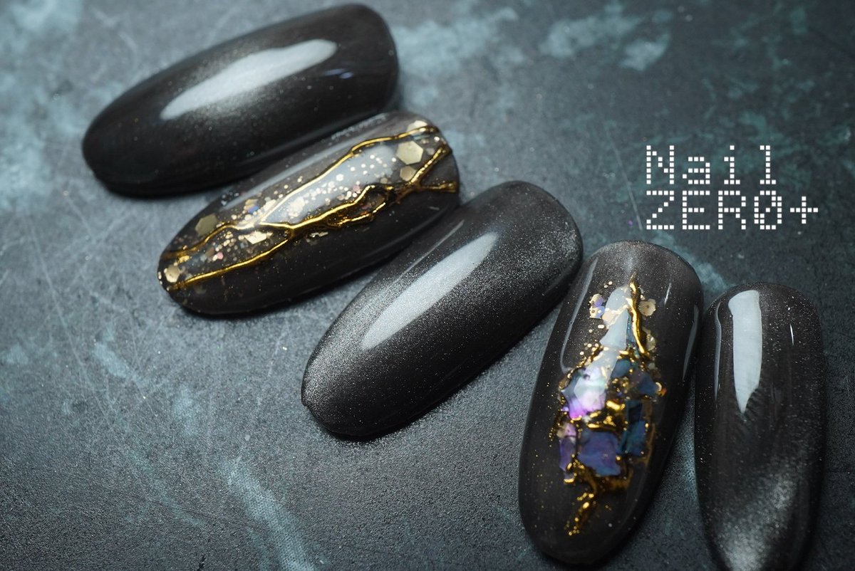 呪術廻戦カフェの夏油傑が黒ネイルと言うことで、夏油モチーフのネイル