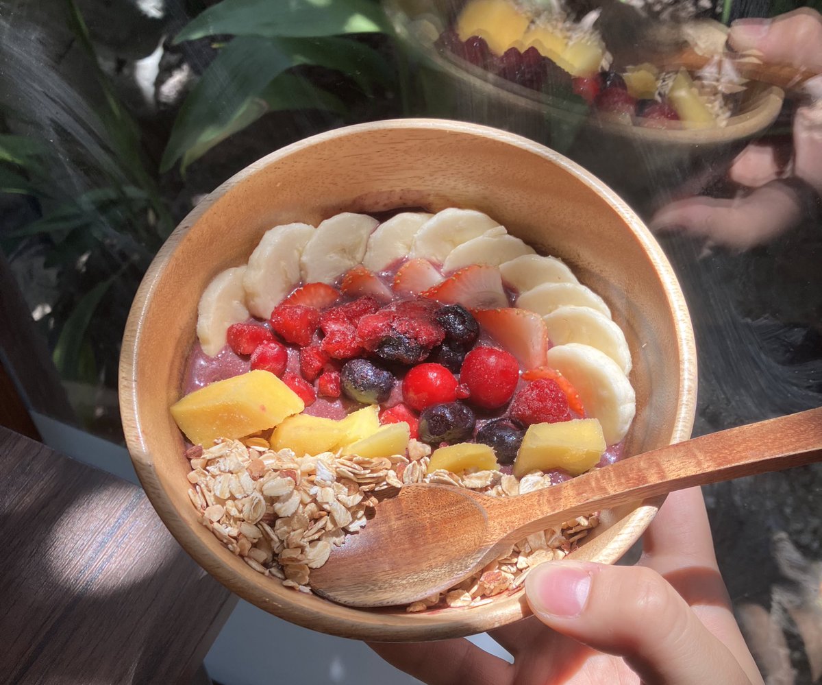 sibutani_sora_s's tweet photo. アサイーまた食べれました〜🥣
とろとろで美味しかった🤤
#アサイーボウル
#アサイー
#東京アサイー
#カフェ
#朝活
#TheBeet
#ザ・ビート https://t.co/ZYW1BYuxwy