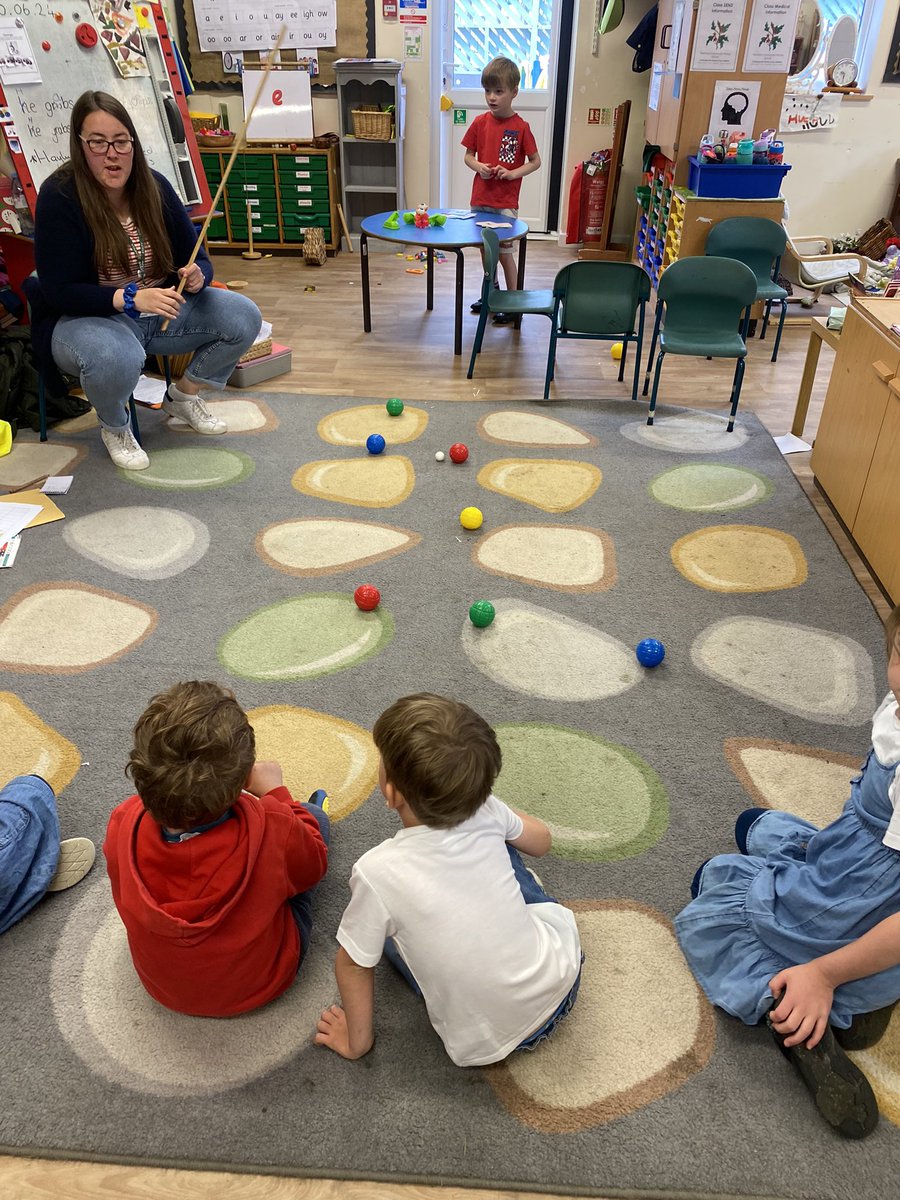 Hawthorn Community Primary School tweet media