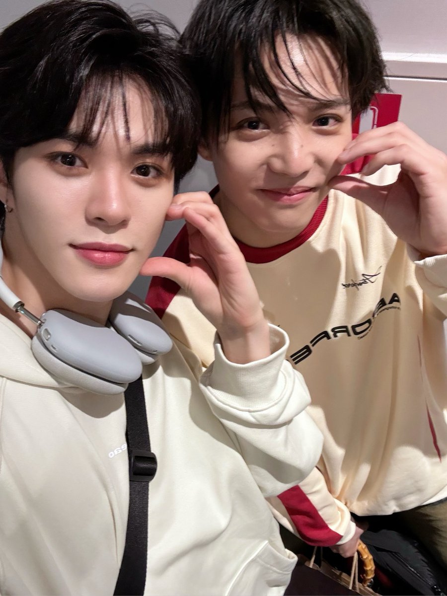 by_EPEX's tweet photo. さいこうのいちにち！☀️🌈
@fantastics_fext

#EPEX #이펙스 #AMIN #아민 https://t.co/lPN1C4zEqc