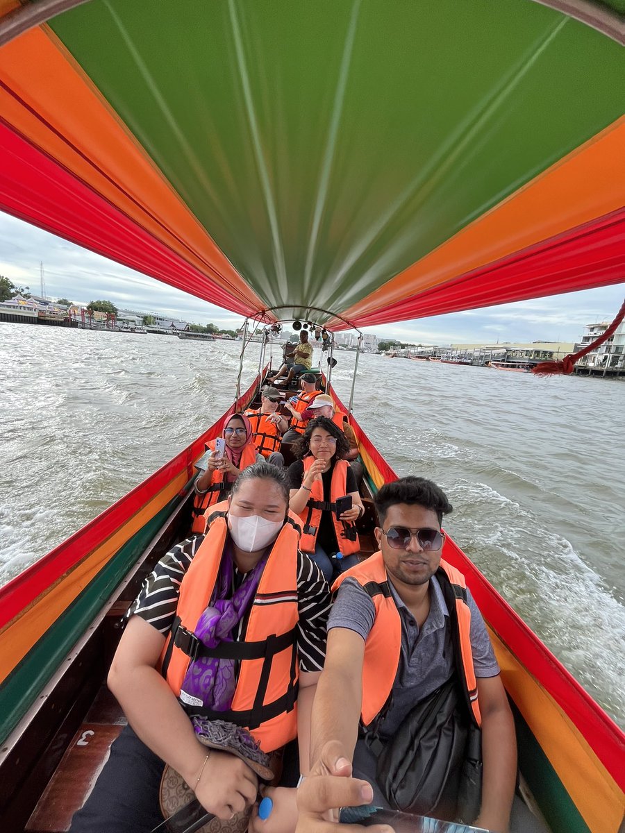 youthmappers's tweet photo. 🇹🇭After the morning sessions, fellows explored Bangkok—on foot and by boat! 🛶 We are looking forward to day 2! #YMFellowship2024 https://t.co/zfdSv9lEfL
