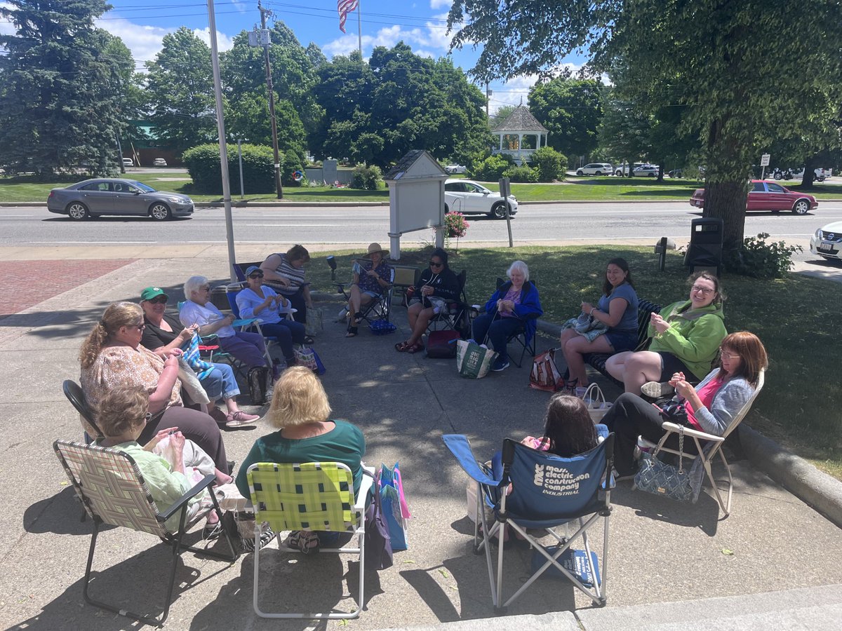 Billerica_Lib's tweet photo. 🧶✨ What a fantastic turnout for World Wide Knit in Public Day! 🎉 Knitters gathered outside the Library, soaking up the sunshine and crafting away. 🌞 Thanks to everyone who joined this wonderful celebration of creativity and community! #WWKIP #KnitInPublic #CommunityCrafting 🌍🧵