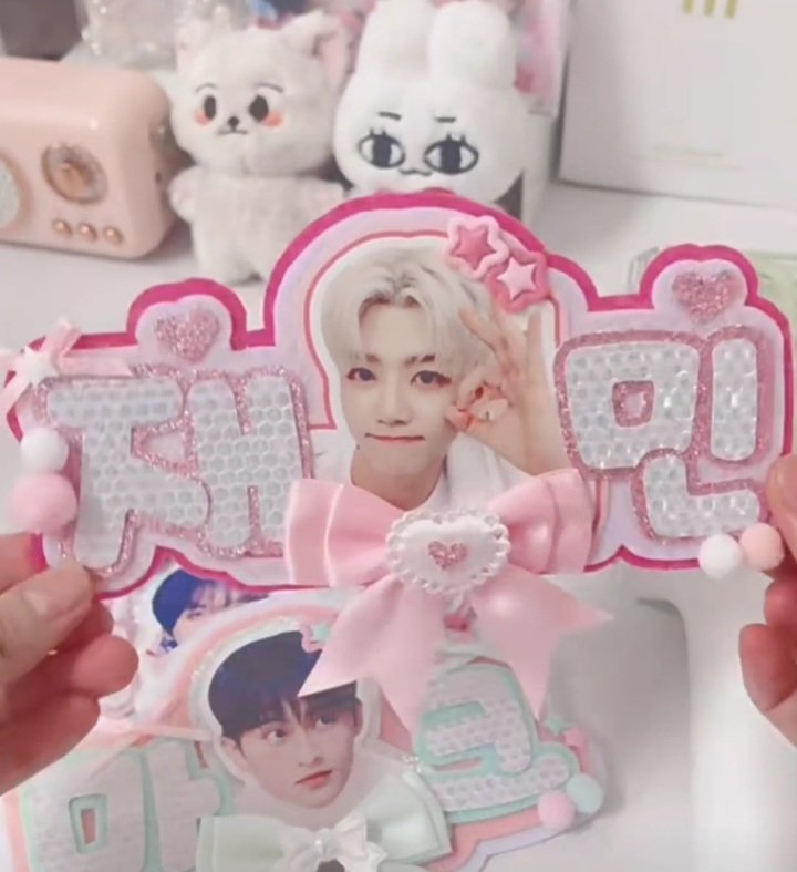 🖐🏻 มีใครสนใจป้ายเชียร์ใส่แท่งไฟแบบนี้มั้ยคะ

♡ 150 รวมส่ง (สองชิ้น 270)
♡ รับจำนวนจำกัด
♡ สนใจสั่ง dm เลยค่า

#THEDREAMSHOW3_in_BKK 
#NCTDREAM_THEDREAMSHOW3inBKK  #NCTDREAM_THEDREAMSHOW3_in_BKK
#ตลาดนัดnctdream