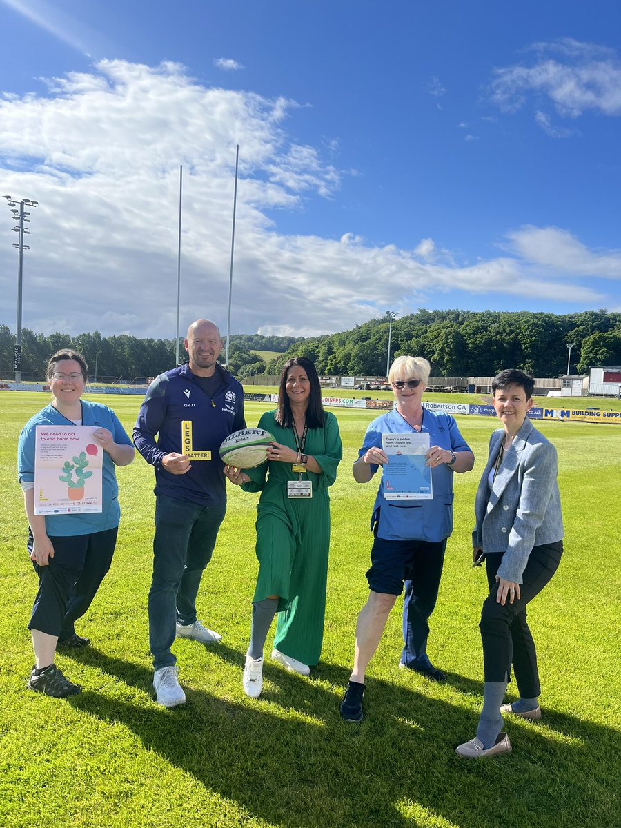 CherylLugton's tweet photo. Scottish Rugby coach @gregortownsend ‘kicks off’ Legs Matter Week 2024 @NHSBorders Tissue Viability drop in event as he knows how much his legs matter 🏉
#legsmatter2024 #tvn #essity
#standupforlegsmatter #hiddenharm
@LeezaCairney @AmyLauder10 @flylip @sarahjhoran_j https://t.co/ziobwsmdOq