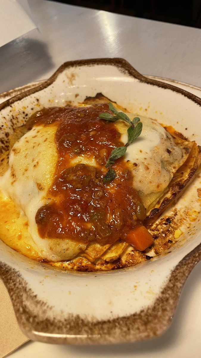 Hoy he probado las deliciosas #croquetas de osobucco de @GinosRistorante  , <a href="/CroquetasMadrid/">CROQUETAS en Madrid</a> ¡toma nota!! 
La #lasaña nunca falla. 
Con su #pandeajo -> #alientodedragón 

#recomendar #restaurante #madrid