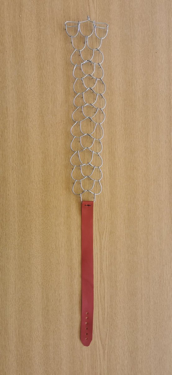 tied_to_a_pole's tweet photo. Hoy he terminado estos 2 encargos, un cilicio de pierna con cierre de cuero rojo y otros 2 mini cilicios para brazos/muñecas o tobillos, estoy muy contento de volver a hacer este tipo de trabajitos 🥰
#cilicio
#BDSM
#cilice
#SM
#thekinbakuvan https://t.co/18ha8wrjl0