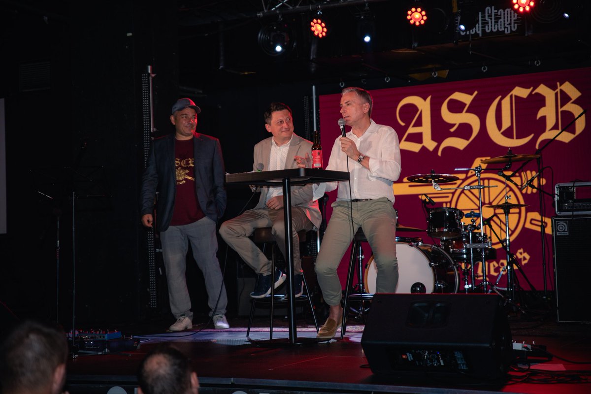 Arsenal Bulgaria tweet media