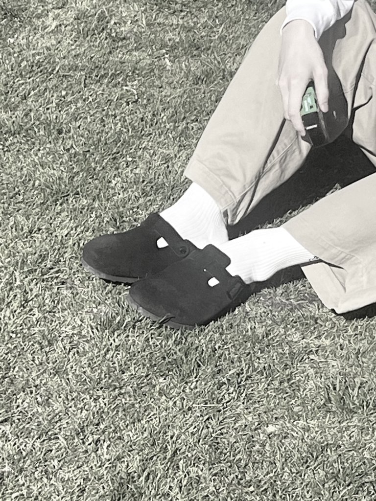 lost in thoughts, even the sun can't reach my heart.