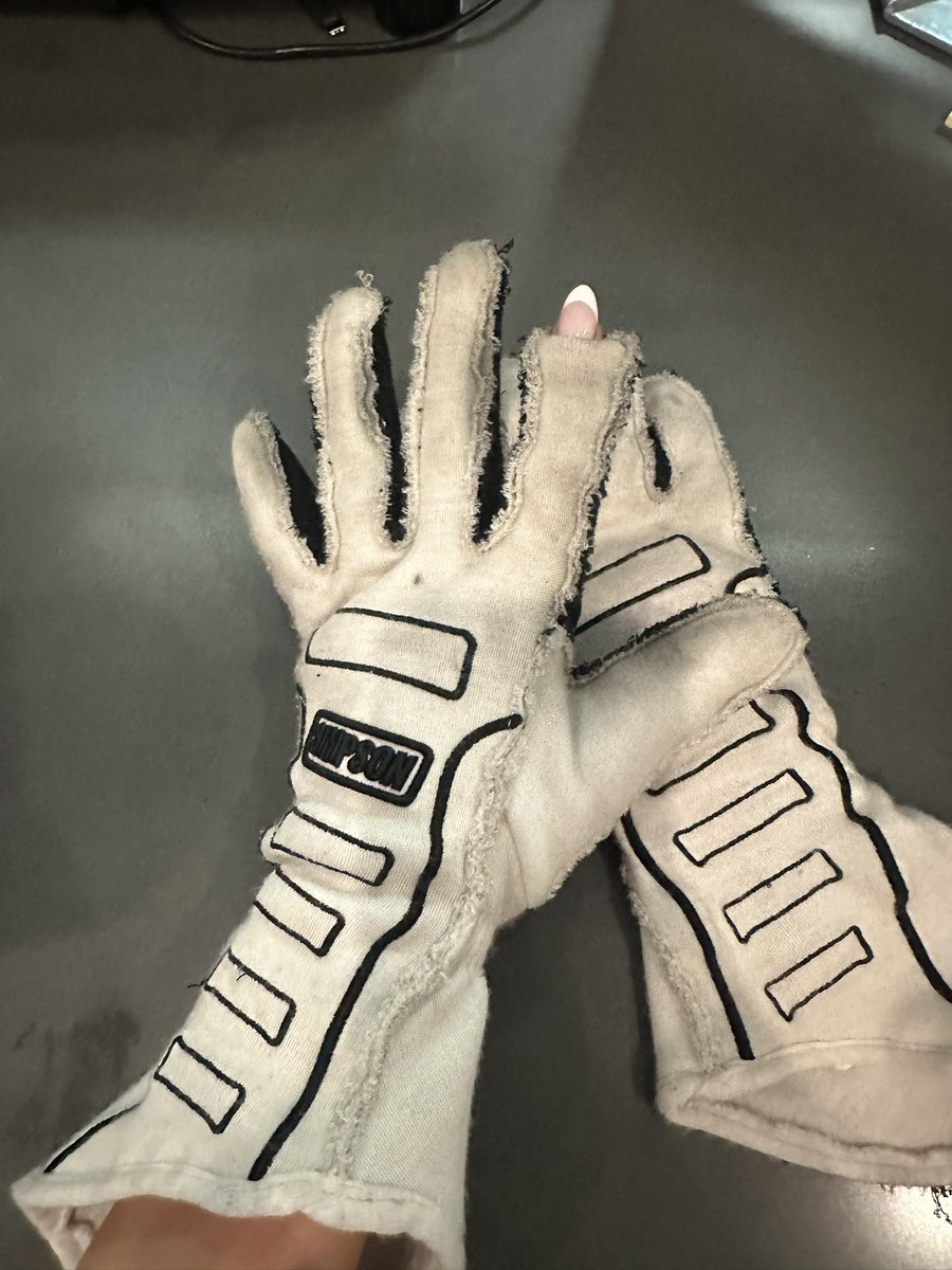 Welp! Time for a GIVEAWAY since I blew through my gloves with my nail 😅 ha! Will autograph these and add some signed hero cards and a ABR T-shirt for the winner! RETWEET TO WIN SIGNED GLOVES!