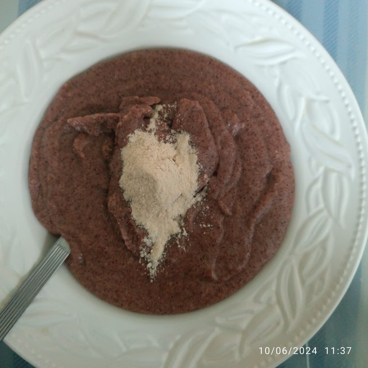 fgutusa's tweet photo. Finger millet porridge with porridge and baobab fruit powder - Bota rezviyo rine dovi nemauyu. Optional toppings: sliced bananas, berries, nuts or seeds. 
🌟Benefits: High in fiber, protein, and essential vitamins and minerals, Gluten-free and vegan-friendly. Great for digestion https://t.co/56gAx4869E