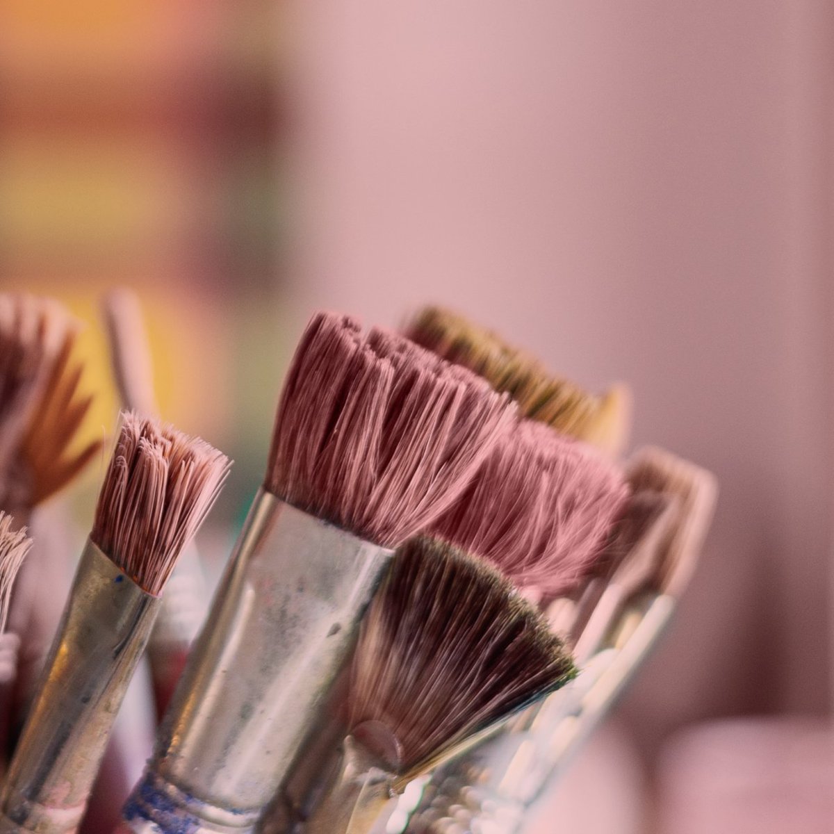 mucodesign's tweet photo. El logotip de Francesc del Rio, pintor, reflecteix la seva identitat artística. Les línies netes emmarquen el seu nom, simbolitzant la seva capacitat per crear art en qualsevol espai. El fons blanc evoca un llenç en blanc, punt de partida per a la seva creativitat. 🎨✨ https://t.co/q6e9nFqMt8