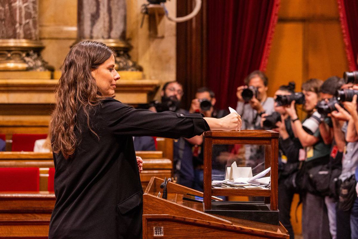 mncsls's tweet photo. "Ens mantindrem fidels per sempre més al servei d'aquest poble." (Espriu)

Enhorabona, MHP @joseprull. Com heu dit en el vostre primer discurs: "La democràcia mai no es vincla, sempre venç. L'esperança és més poderosa que la por." 
Sempre al vostre costat, amb orgull. #junts https://t.co/wjOIQAose7
