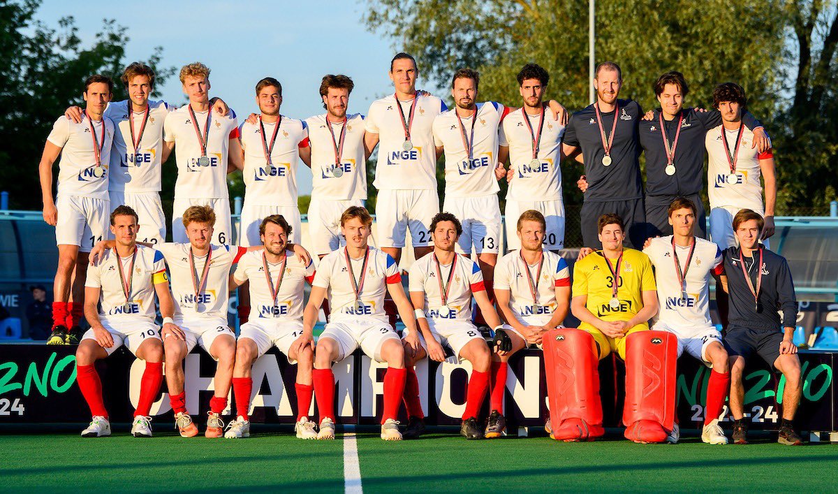 ViviLockwood's tweet photo. Still better in 𝗴𝗼𝗹𝗱 😢🥈
Keep fighting 𝗧𝗲𝗮𝗺 💙🤍❤️
#forzateam #francehockey #keepgoing #roadtoparis2024 https://t.co/7r7HhQ4460