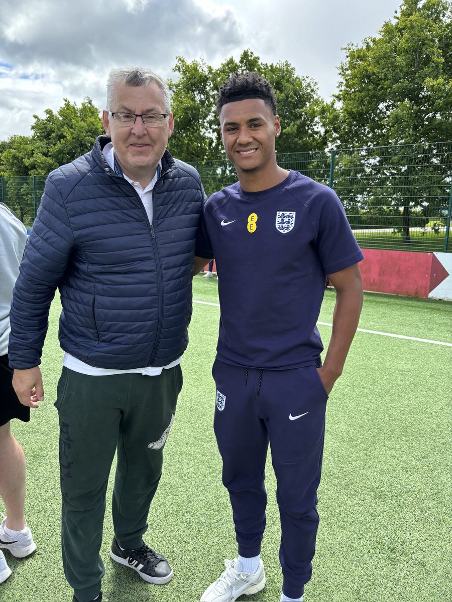 VicAcademies's tweet photo. Today, children and colleagues from @VicParkAcademy were guests at St George’s Park to wave off the @England team…. And meet another special guest, @KensingtonRoyal . Thank you @WBA @WBAFoundation for your invitation. #BeTheBestYouCanBe https://t.co/O7iul6y0xL