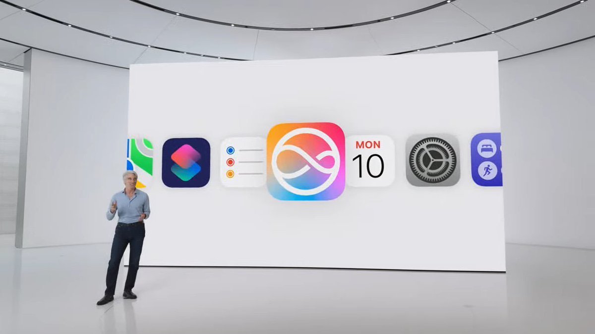HavocRepo's tweet photo. The new Siri icon looks familiar... #CarBridge https://t.co/MUmw9Nl8Po