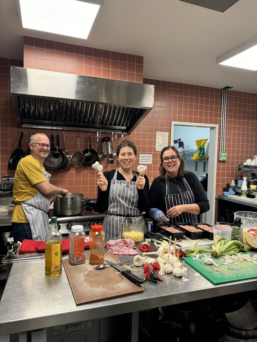 ShelterFromTheStorm tweet media