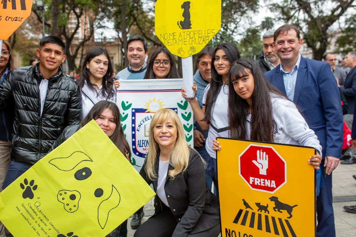 Día Nacional de la Seguridad Vial 🚸
🚧Prevenir los accidentes de tránsito es cuidar la vida de todos los vecinos. Nuestro objetivo es trabajar diariamente con la comunidad sobre su importancia.
🤝Junto a la intendenta <a href="/RossanaChahla/">Rossana Chahla</a> en Plaza Urquiza conmemoramos el día.