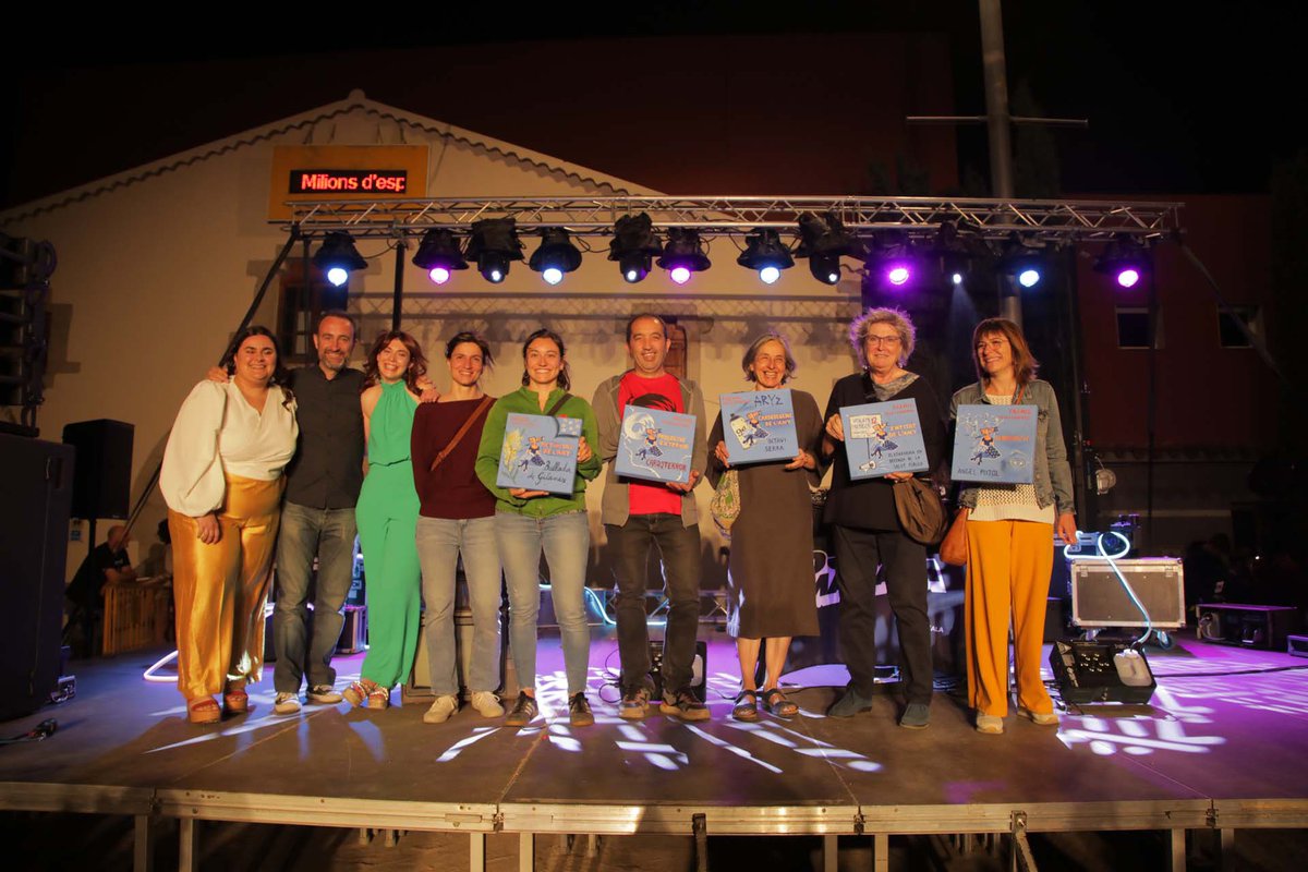 rtvcardedeu's tweet photo. Foto finish #PremisTeleCardedeu
Entitat: @SalvemCAPCrde10
Projecció: @Cardoterror
Activitat: Ballada de Gitanes
Cardedeuenc: @aryz_
Premi Honorífic: Àngel Pujol https://t.co/d9N1xbGtfT