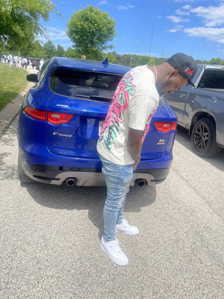 Nikofrm131st's tweet photo. DONT BELIEVE THEM OLD RUNS THESE NIGGAS TALKING!!! THAT PAPE GONE THESE NIGGAS FINISHED😂🖕🏾!! #LLBRAZY💙 #FREEGIG!! https://t.co/Y1P98DHq44