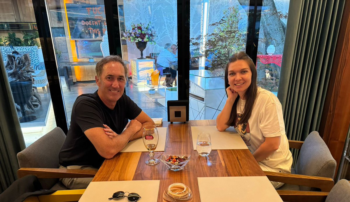 Simona Halep (@simona_halep) on Twitter photo Happy to catch some time with this super human. A great coach but an even better friend <a href="/darren_cahill/">Darren Cahill</a> 😀 Happy to catch some time with this super human. A great coach but an even better friend <a href="/darren_cahill/">Darren Cahill</a> 😀