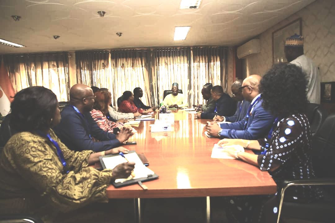 Une mission de Directeurs Régionaux  de l’#ONU au Niger démarre aujourd’hui, un pays à patrimoine riche &amp; un peuple résilient. La délégation menée par <a href="/unis_sahel/">UNISS</a>'s <a href="/MarDieye/">Mar Dieye</a>  &amp; Yacoub El-Hillo de DCO Afrique, représente les piliers du développement, de l'humanitaire &amp; de la paix