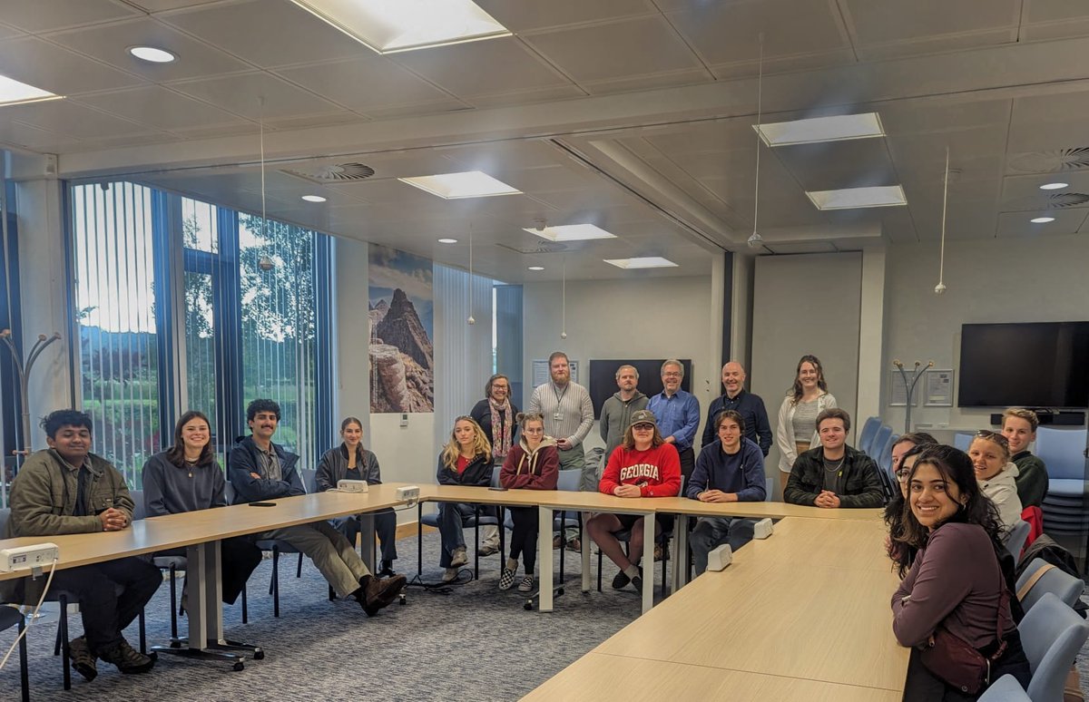 Great to have international students visit the Commission today to learn more about land rights, land ownership, and tenant farming practices in Scotland. The students from the US were all keen to hear about our work and enjoyed a presentation from <a href="/JamesMacKL/">James MacKessack-Leitch</a> &amp; <a href="/DStewartSLC/">David Stewart</a> 🇺🇸