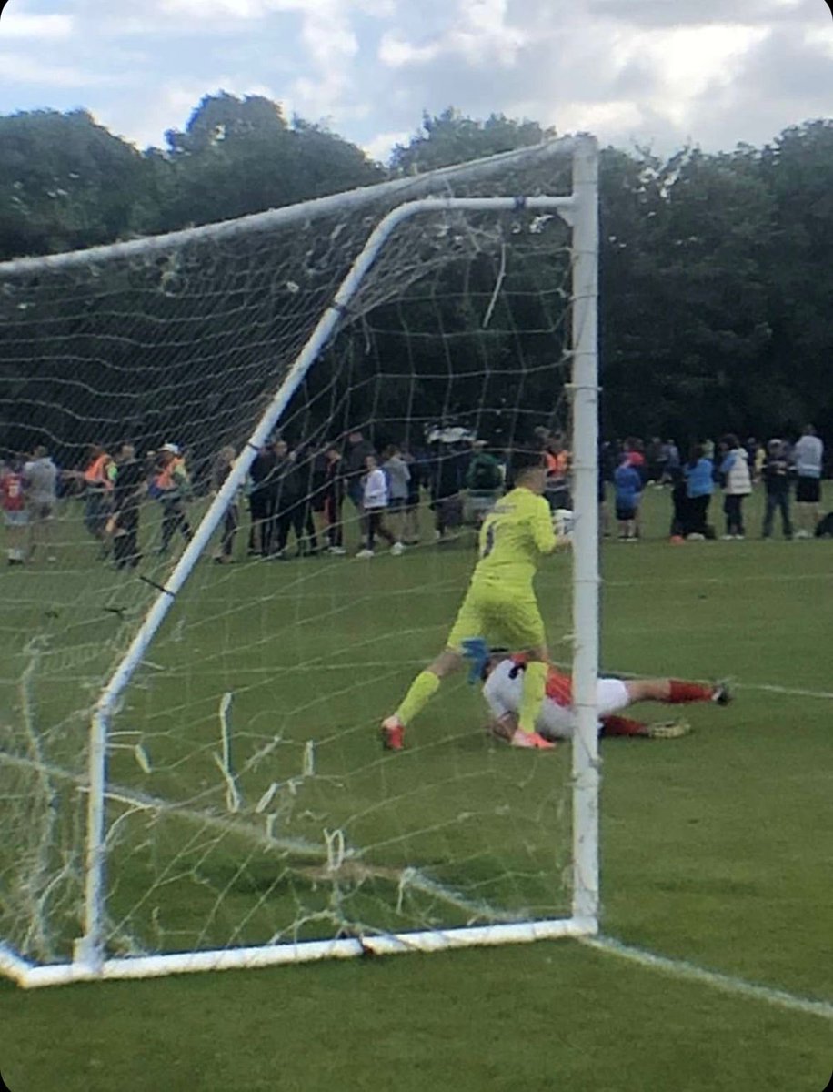 puredeisebla's tweet image. Great start in limerick today 3-0 win over Dundalk and great clean sheet ⁦@goalkeepersanon⁩ ⁦@Burnsy111⁩ #hardworkneverstops