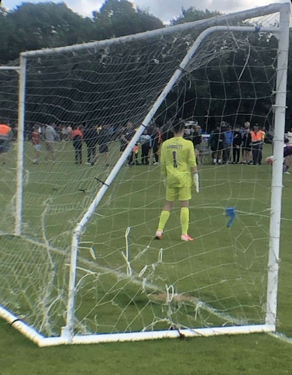 puredeisebla's tweet image. Great start in limerick today 3-0 win over Dundalk and great clean sheet ⁦@goalkeepersanon⁩ ⁦@Burnsy111⁩ #hardworkneverstops