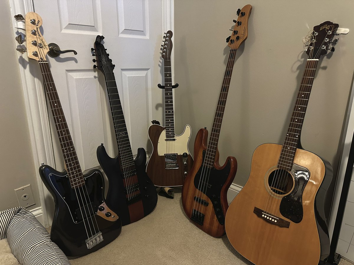 dovetail__'s tweet image. As a bonus to the #IndieDevWorkspaceChallenge here are some of the instruments I record with for Fretless. Half of them being lended to me by @RobScallon lol