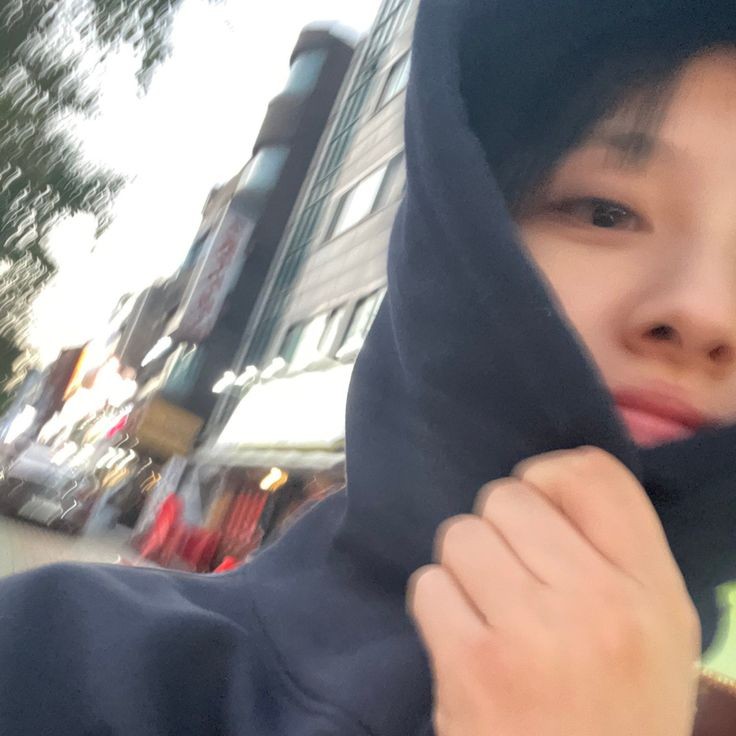 hoodies 😋
#윤산하/#문수아