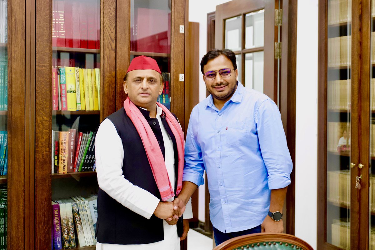 सपा के शासन में बहुजन समाज के सरकारी  कर्मचारियों का डेमोट करना क्या अम्बेडकरवादी की पहचान है??<a href="/DrLaxman_Yadav/">Dr. Laxman Yadav</a> प्रो लक्ष्मण यादव बताए अम्बेडकरवाद का क्या परिभाषा है??
<a href="/Profdilipmandal/">Dilip Mandal</a>
