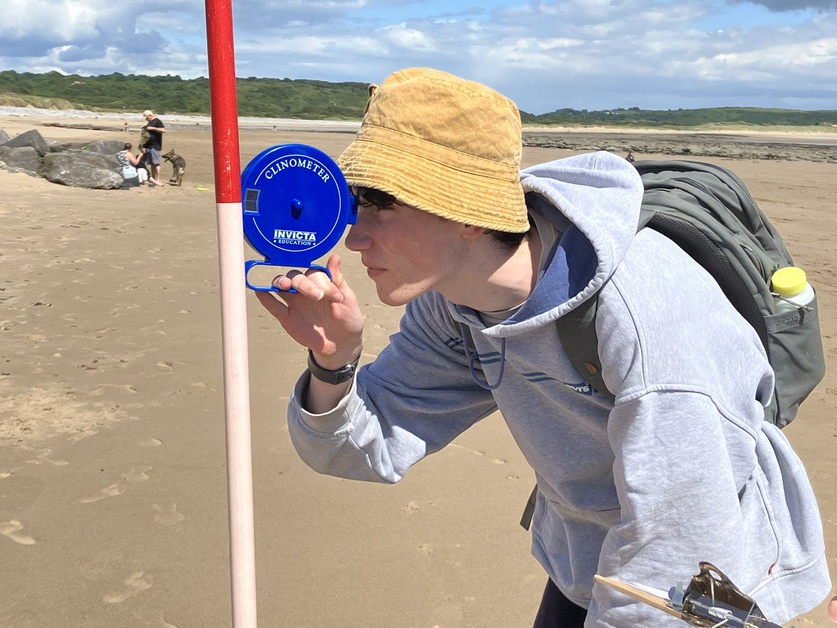 CHTrips's tweet photo. Year 12 geographers encountered sun, sea and beach sediment on Newton Beach, South Wales. A chance to practise field techniques and some statistics. @FSCMargam https://t.co/lv8Yc46VeX