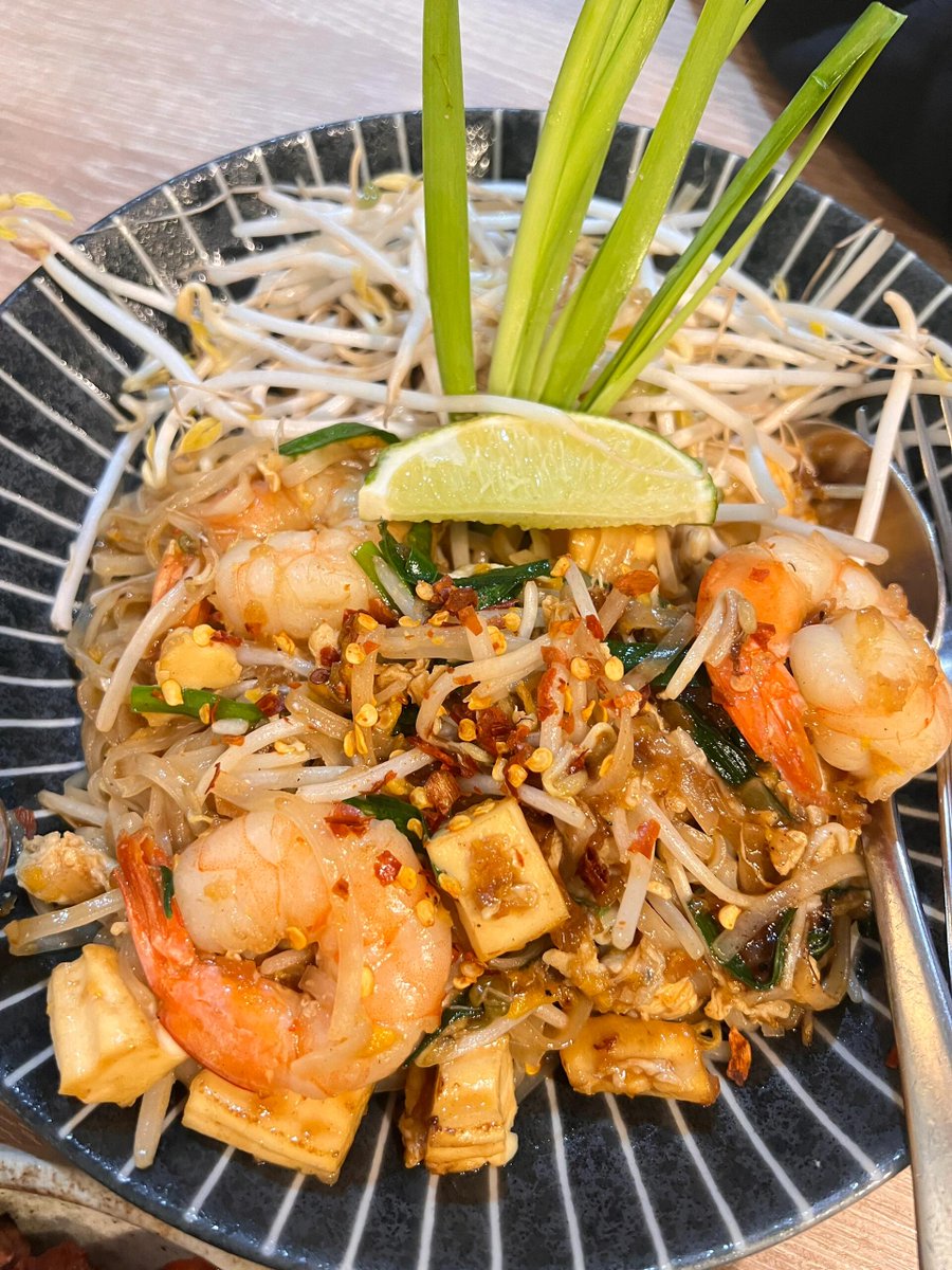 Sacha40989764's tweet photo. 🥣:
🔥Beef: Crying Tiger Beef🌟🌟🌟🌟
It's half-cooked in the middle and well-cooked on both sides. It's very delicious when dipped in small condiments. It's very tender when eaten. It tastes a bit plain without seasoning. If you like the natural taste, you can ask for some salt. https://t.co/QqCHOjZJXK