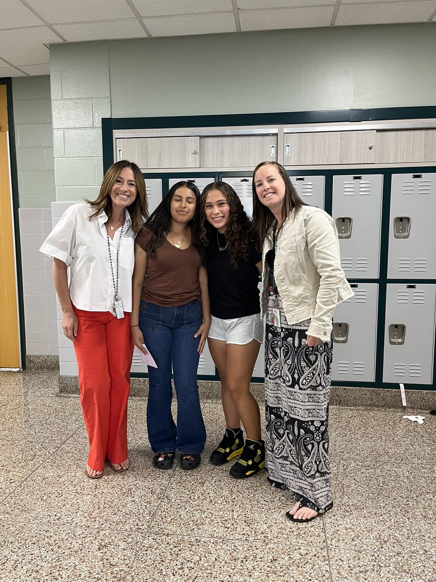 Such a nice day having the middle school students come visit. It was so nice to see some of my old students 🩷🩷🩷