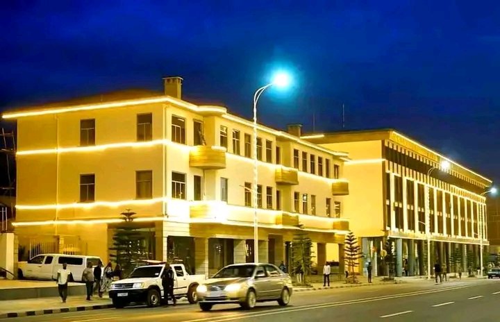 bella_milan10's tweet image. This is NOT Washington DC, Rome or Dubai. It&apos;s a beautiful #Addis_Ababa at night, Capital of Ethiopia 😍🇪🇹❤👌