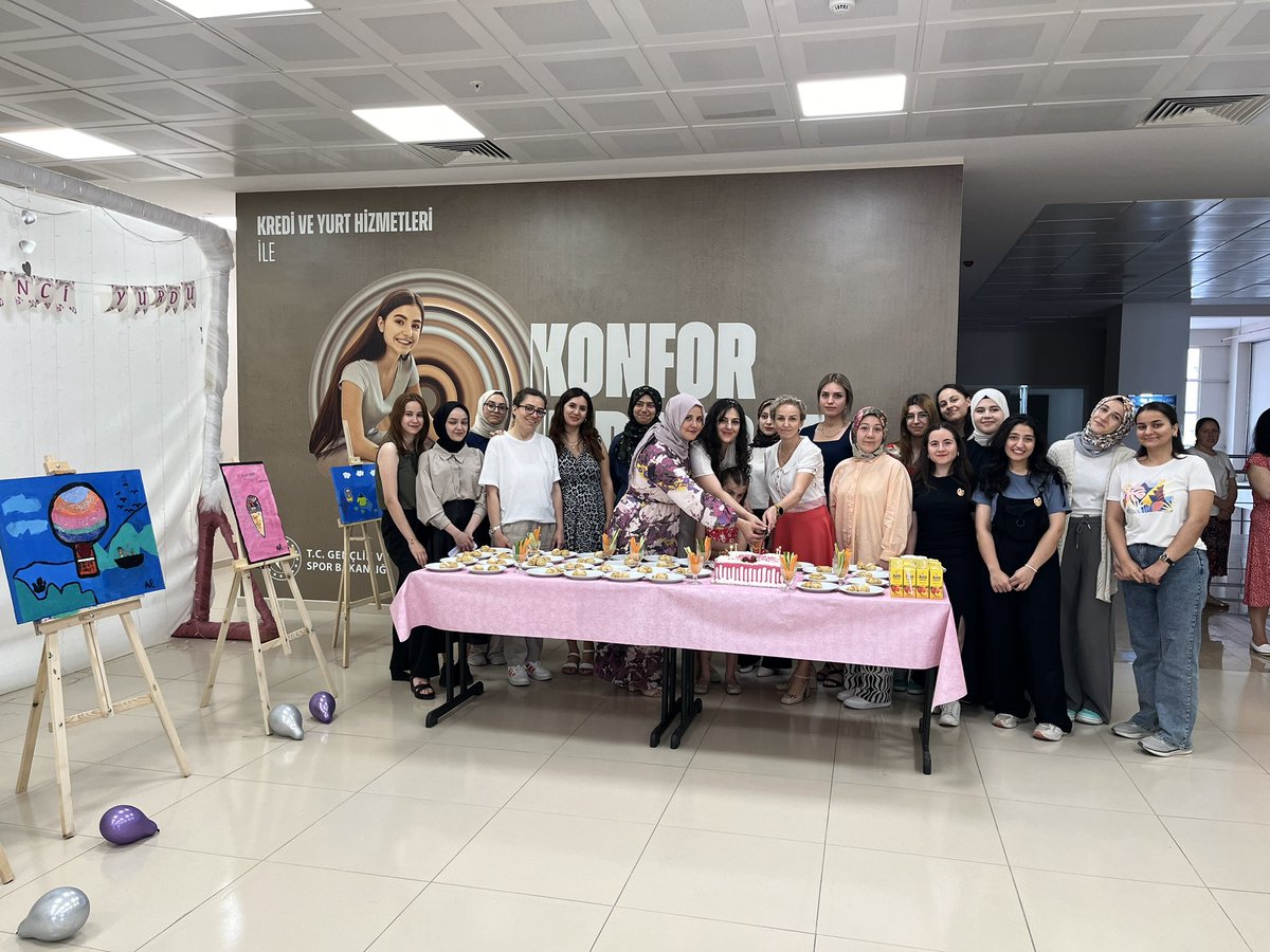 Meric_Genclik's tweet photo. Yurt müdürlüğümüzde açılan El sanatları ve Resim kurslarımızda öğrencilerimiz tarafından yapılan çalışmaları sergiledik.

🎈 Meriç Öğrenci Yurdu 🎈

@selimakGSB @arzum_bulduk  @GSB_Edirne @EdirneKYGM @GSB_EdirneGM https://t.co/SFLgLaUt90