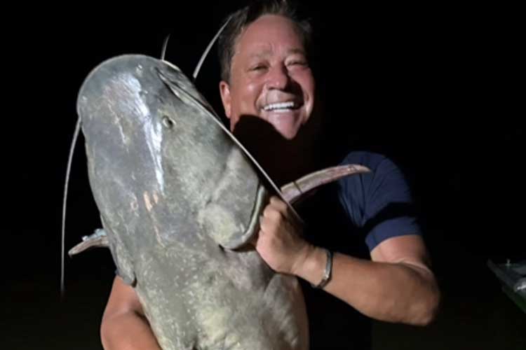 areavip's tweet image. #Leonardo viraliza ao mostrar o que acontece quando a 'cachaça' entra na corrente sanguínea 
LEIA 👉areavip.com.br/famosos/leonar…
.
O cantor divertiu os internautas com meme nas redes sociais. 
 #CantorLeonardo #DESTAQUE