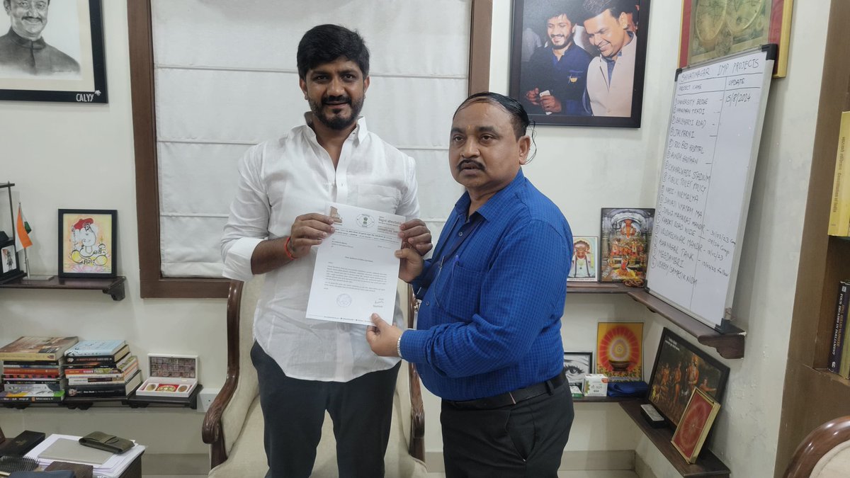 SidShirole's tweet image. In response to the numerous complaints about sudden power failures across various localities of Chhatrapati Shivajinagar, I convened a meeting with the #MSEDCL Executive Engineer, Mr. Rathod, to identify the cause of these outages and ensure a more reliable mode of communication…