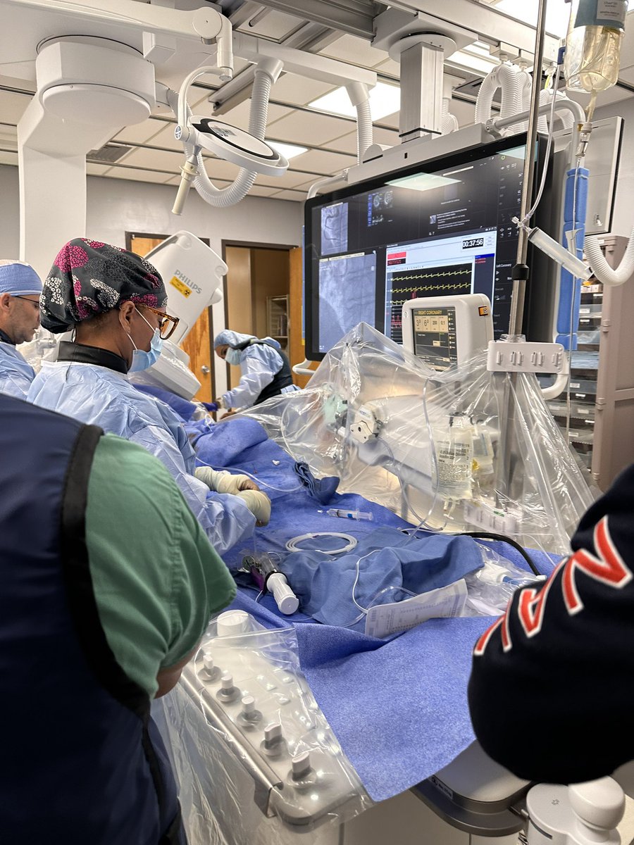 yv4n's tweet image. Curso de lesiones complejas y manejo de complicaciones en puerto Rico 🇵🇷 
Desarrollando nuevas técnicas 
#masterthecomplex #complexPCI #CHIP
#intervencionismocardiaco #cardiotwitter #intervencionismo