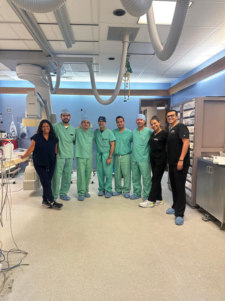 yv4n's tweet image. Curso de lesiones complejas y manejo de complicaciones en puerto Rico 🇵🇷 
Desarrollando nuevas técnicas 
#masterthecomplex #complexPCI #CHIP
#intervencionismocardiaco #cardiotwitter #intervencionismo