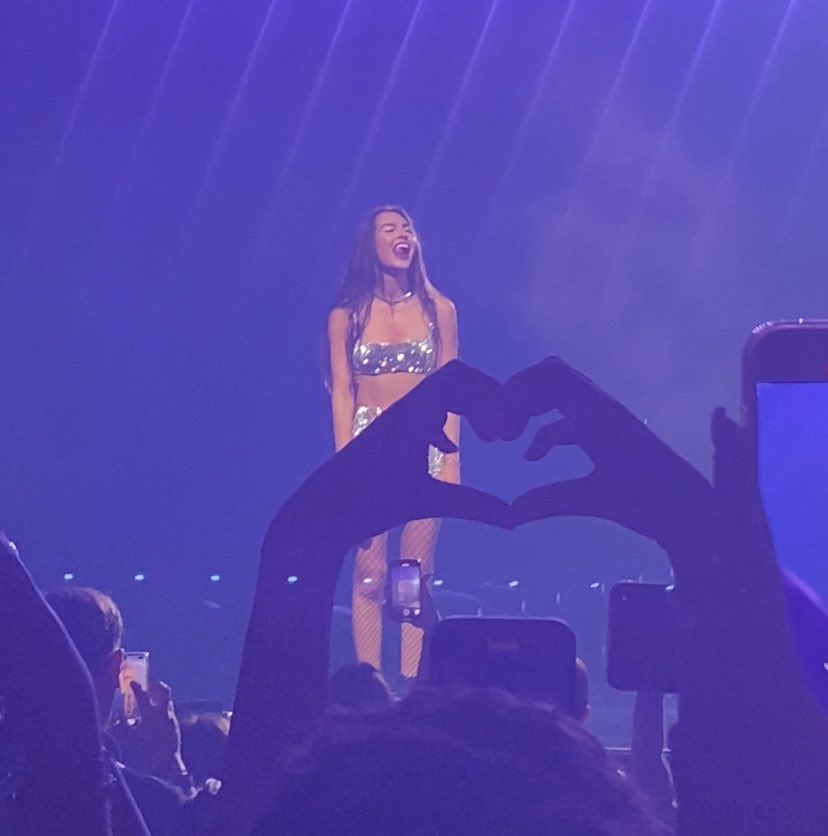 yeturikuzi's tweet photo. my teenage dream (….im 20) ♥️

#GutsWorldTourBologna https://t.co/hHMMQkCvba