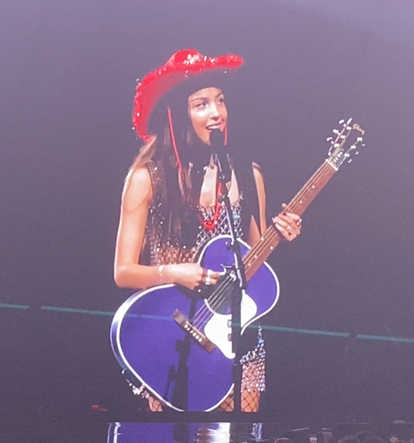 yeturikuzi's tweet photo. my teenage dream (….im 20) ♥️

#GutsWorldTourBologna https://t.co/hHMMQkCvba