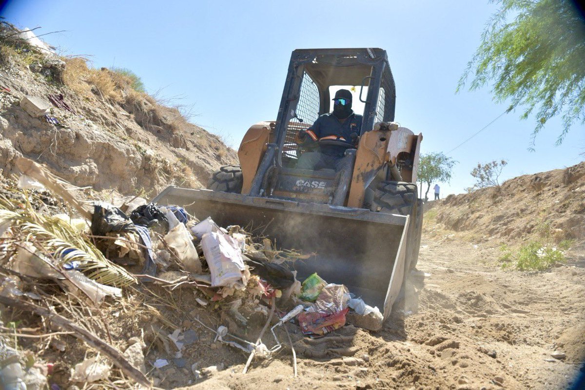 En Hermosillo nos preparamos para las lluvias.🌧️  Esta mañana supervisamos la limpieza del canal en la colonia Pueblitos.

Mi agradecimiento y reconocimiento al personal del <a href="/hermosillogob/">Gobierno de Hermosillo</a> que nos apoya en este arduo trabajo de limpieza.♻️

Continuaremos con los esfuerzos para