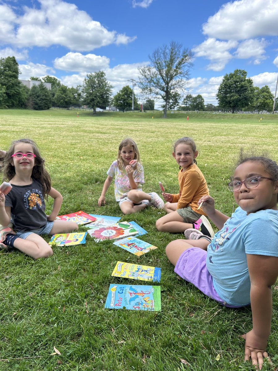 MsModerski's tweet photo. Popped 🍭 outside to enjoy a treat, beautiful weather, and good books with friends! https://t.co/BmOCkGmSMc