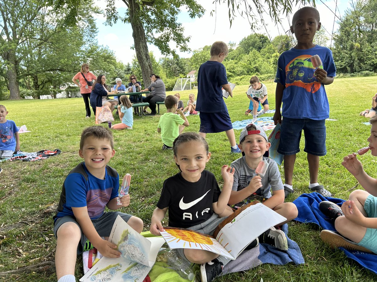 MsModerski's tweet photo. Popped 🍭 outside to enjoy a treat, beautiful weather, and good books with friends! https://t.co/BmOCkGmSMc