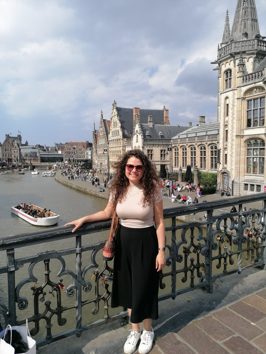 _Alessandra_G's tweet photo. 🇧🇪 Thanks to @Co_Biologists for funding this collaboration between @LTubularCentre and @ugent @PhotoBioLab @FunGenLab using nanoparticle biosensors to characterise tubule cell function 🔬 Special thanks to my co-conspirator @MichaelBVaughan, neither of us murdered each other 😜⚔️ https://t.co/OzMVBhM7yM