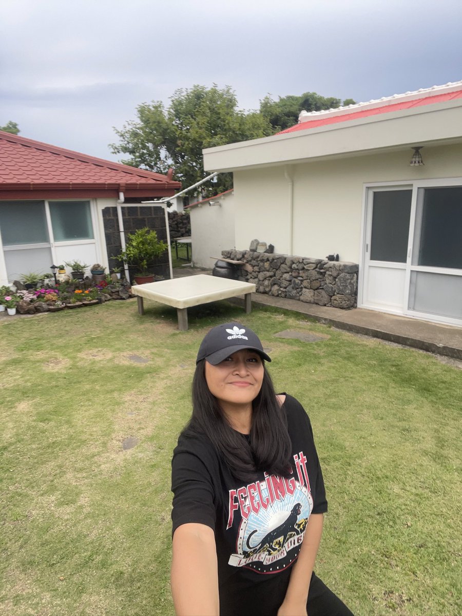 stopped by at #welcometosamdalri ‘s shooting location in #Jejuisland 🧡